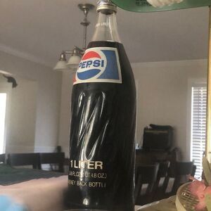 Vintage 1 L glass Pepsi-Cola money back bottle 33.8 fluid ounces full!